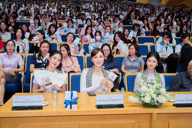 H&agrave;nh tr&igrave;nh Từ Tr&aacute;i Tim: Đ&aacute;nh thức &lsquo;kh&aacute;t vọng kiến quốc&rsquo; từ những trang s&aacute;ch qu&yacute; - Ảnh 1.