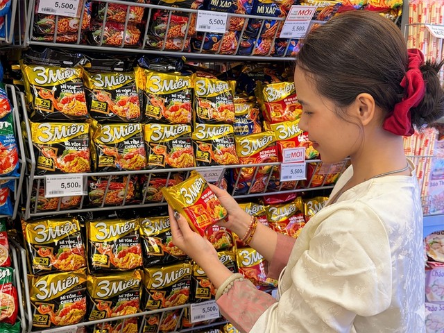 Xoay xở giữa t&acirc;m &lsquo;b&atilde;o gi&aacute;&rsquo; - Ảnh 2.