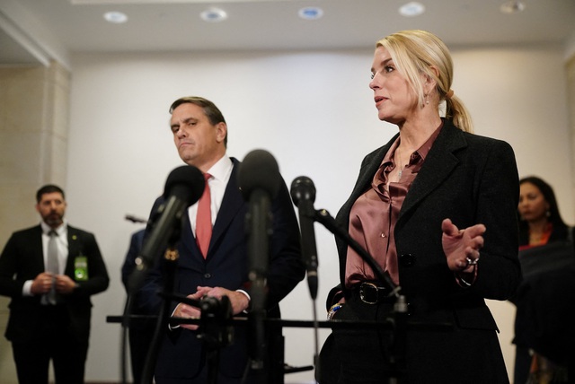 Tổng thống Trump ch&iacute;nh thức thay Bộ trưởng Tư ph&aacute;p - Ảnh 1.