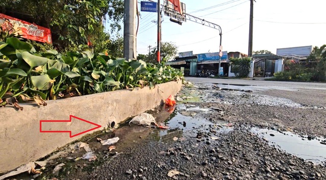 Nước thải bủa v&acirc;y giao lộ, đường B&ugrave;i Thanh Khiết chờ hệ thống tho&aacute;t nước - Ảnh 3.