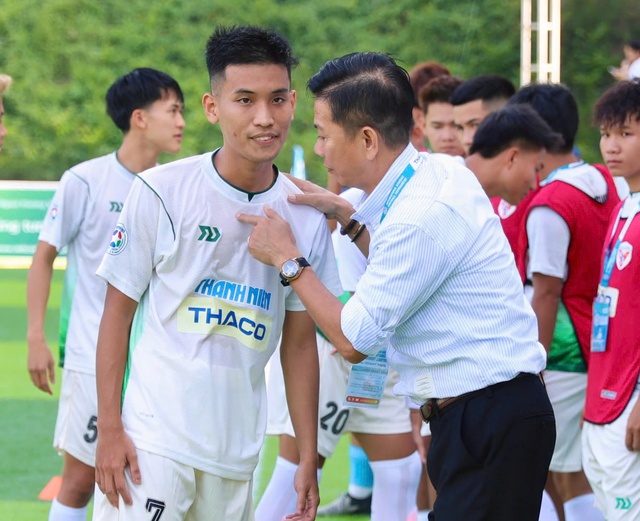 M&agrave;n đấu tr&iacute; giữa &ocirc;ng Ho&agrave;ng Anh Tuấn v&agrave; 'tướng' 9X- Ảnh 1.