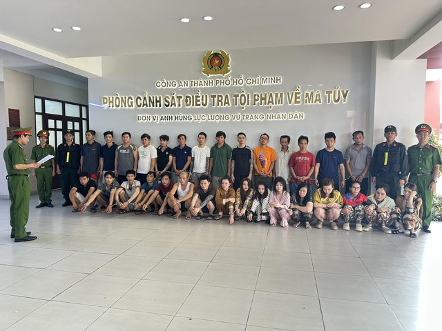 Chuy&ecirc;n &aacute;n VA726D: Lộ đường d&acirc;y ma t&uacute;y gia đ&igrave;nh li&ecirc;n tỉnh, tang vật 'khủng' - Ảnh 1.