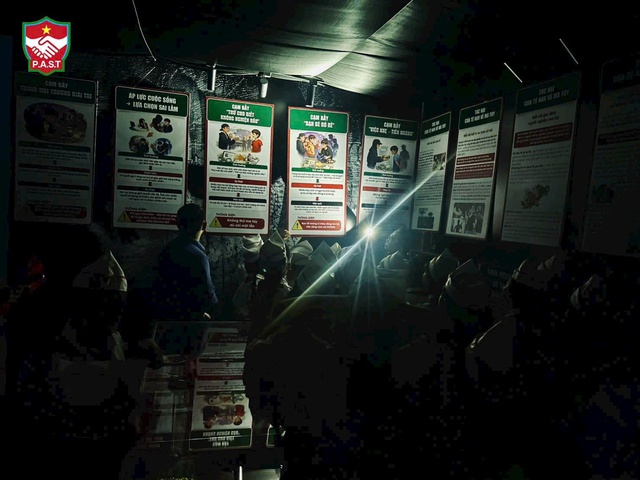 'Ng&ocirc;i nh&agrave; ma' giữa trường tiểu học: Rợn người khi v&agrave;o, tỉnh t&aacute;o khi bước ra - Ảnh 1.