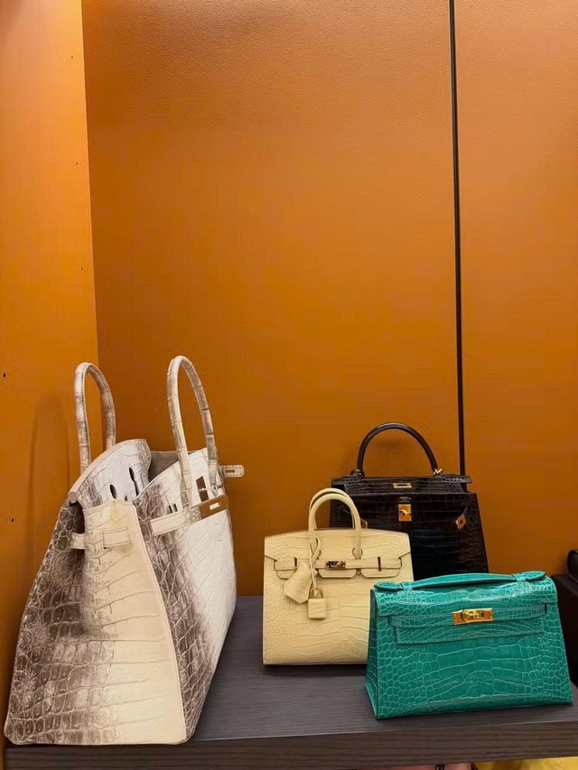 Vợ sắp cưới của Cristiano Ronaldo khoe bộ sưu tập t&uacute;i x&aacute;ch triệu đ&ocirc; - Ảnh 5.