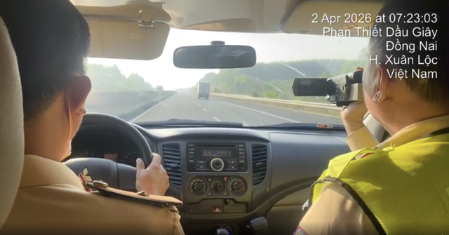 Qu&ecirc;n bật xi nhan khi chuyển l&agrave;n, nhiều t&agrave;i xế bị phạt nguội tr&ecirc;n cao tốc- Ảnh 1.