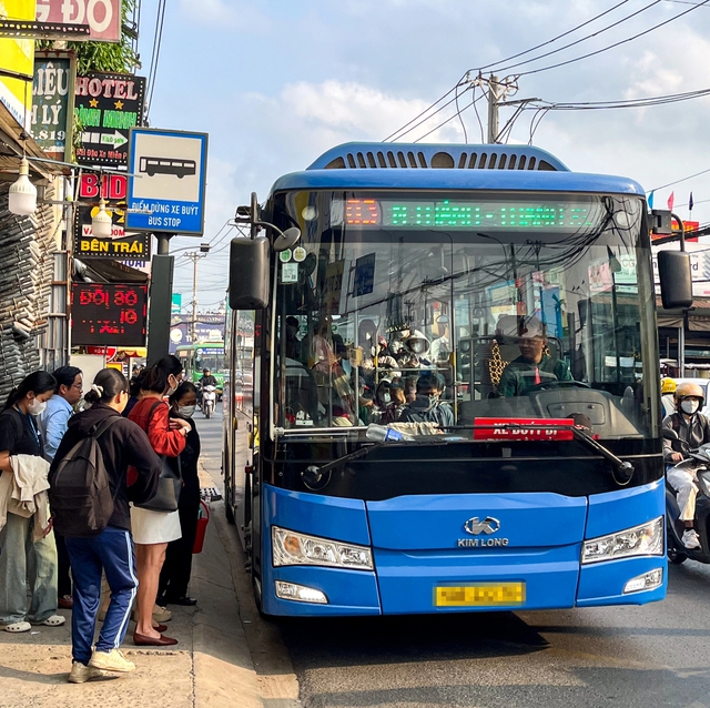 Vui mừng nếu miễn ph&iacute; xe bu&yacute;t nhưng người trẻ rất mong những điều n&agrave;y&hellip; - Ảnh 1.