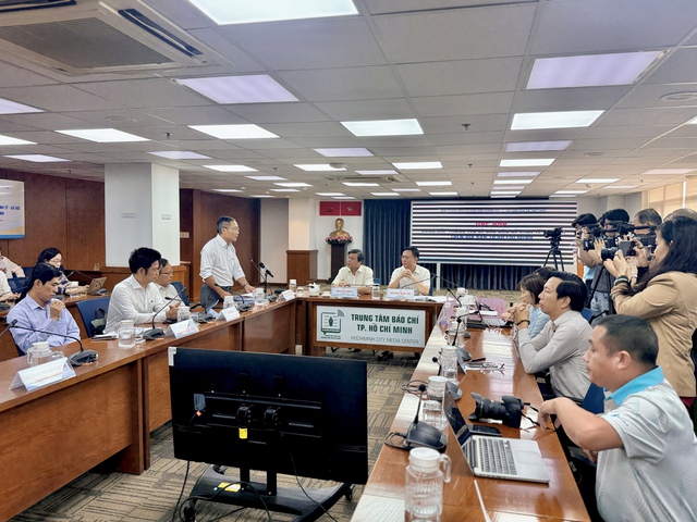 Bệnh tay ch&acirc;n miệng tại TP.HCM tăng gần 200%, trẻ dưới 5 tuổi nguy cơ - Ảnh 2.