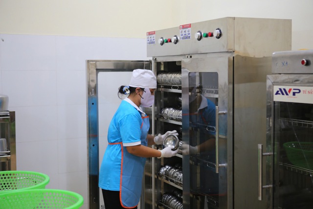 Hưng Y&ecirc;n khuyến kh&iacute;ch phụ huynh c&ugrave;ng gi&aacute;m s&aacute;t nguồn gốc thực phẩm, bếp ăn trường học - Ảnh 1.