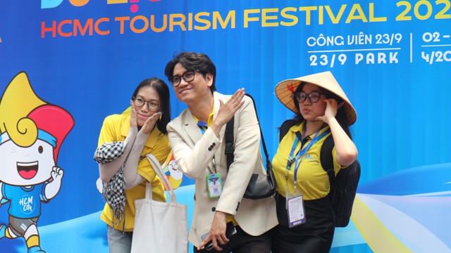 Muốn săn tour gi&aacute; tốt giữa m&ugrave;a gi&aacute; leo thang, người trẻ t&igrave;m đến địa điểm n&agrave;y- Ảnh 6.