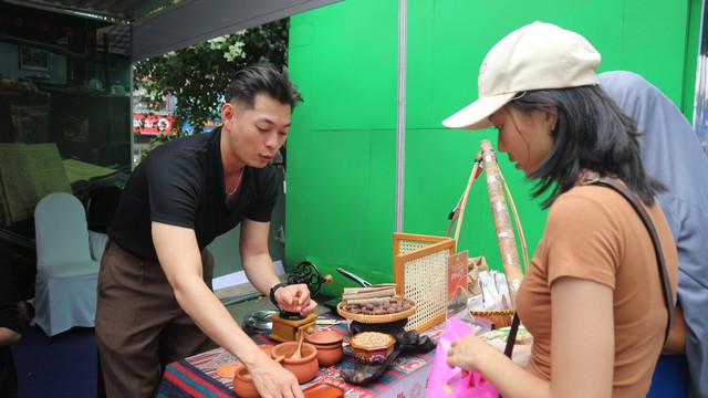 Muốn săn tour gi&aacute; tốt giữa m&ugrave;a gi&aacute; leo thang, người trẻ t&igrave;m đến địa điểm n&agrave;y- Ảnh 8.