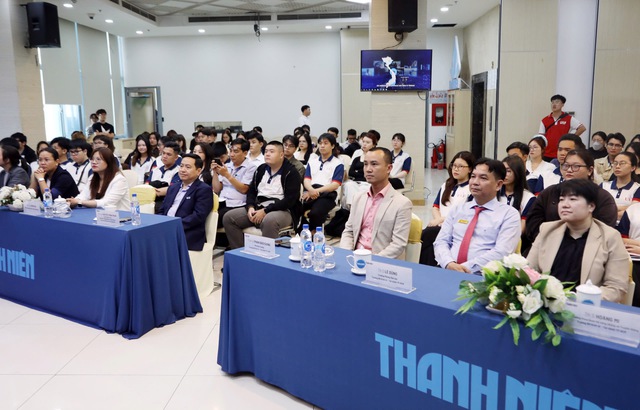 Sinh vi&ecirc;n ng&agrave;nh quan hệ c&ocirc;ng ch&uacute;ng đến học v&agrave; t&igrave;m hiểu lịch sử B&aacute;o Thanh Ni&ecirc;n- Ảnh 3.