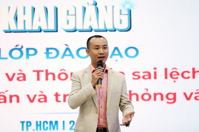 Sinh vi&ecirc;n ng&agrave;nh quan hệ c&ocirc;ng ch&uacute;ng đến học v&agrave; t&igrave;m hiểu lịch sử B&aacute;o Thanh Ni&ecirc;n- Ảnh 2.