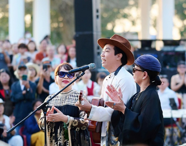 Đ&ecirc;m nhạc tưởng nhớ nhạc sĩ Trịnh C&ocirc;ng Sơn tại Singapore - Ảnh 2.