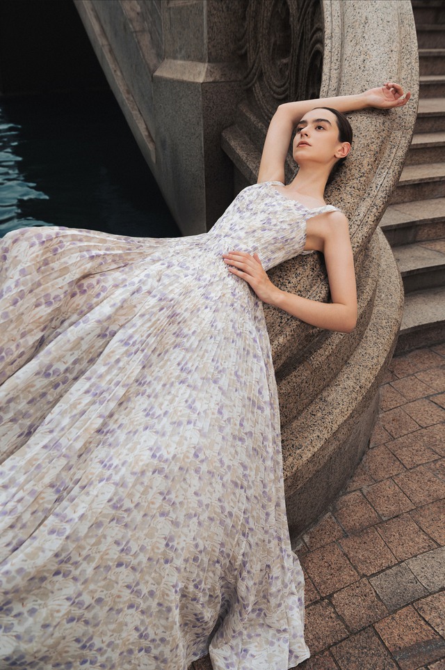 Đón nắng gió mùa hè cùng váy hai dây, đầm maxi cổ yếm thướt tha- Ảnh 5.