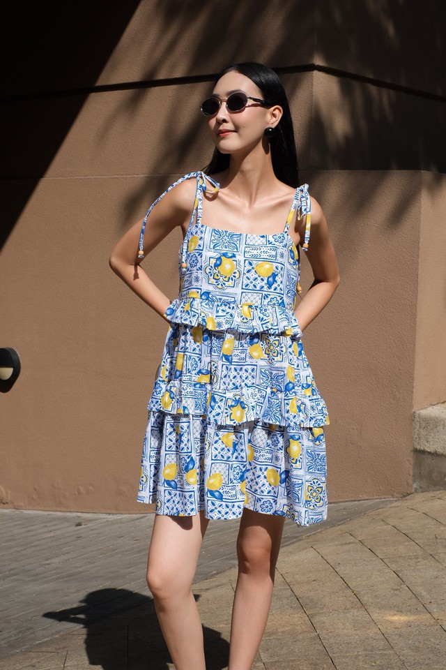 Đón nắng gió mùa hè cùng váy hai dây, đầm maxi cổ yếm thướt tha- Ảnh 2.