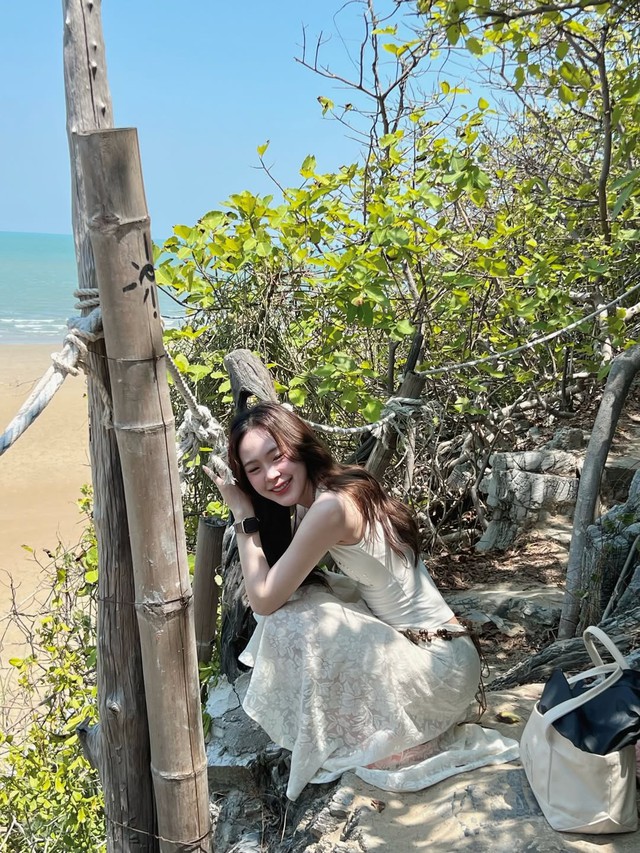 Váy ren và vẻ đẹp ‘nàng thơ’ đang chiếm sóng mùa hè - Ảnh 3.