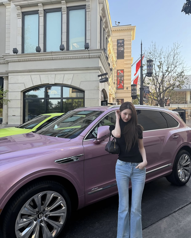 Bản phối sắc xanh dịu dàng sánh đôi cùng đen cá tính - Ảnh 1.