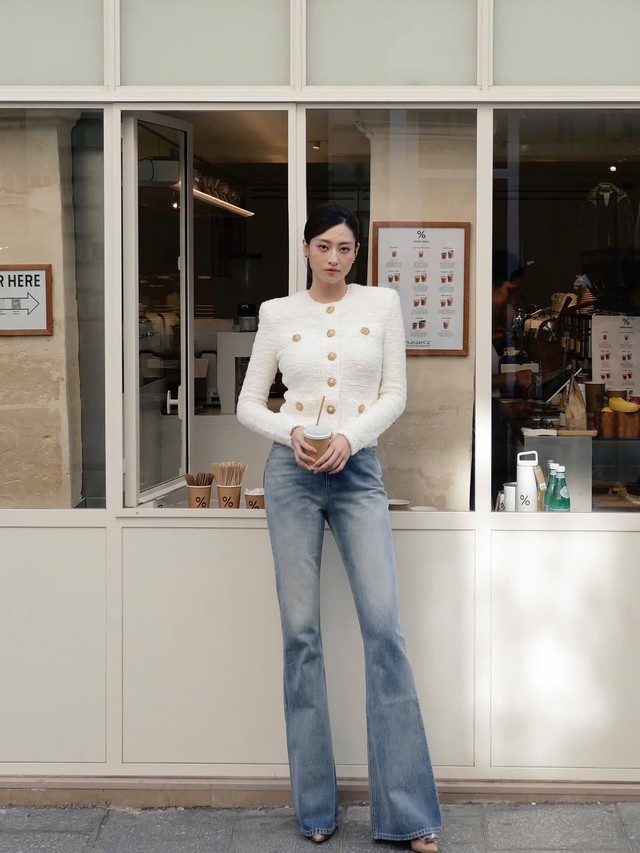 Chân dài miên man nhờ những chiếc quần ống loe cá tính  - Ảnh 1.