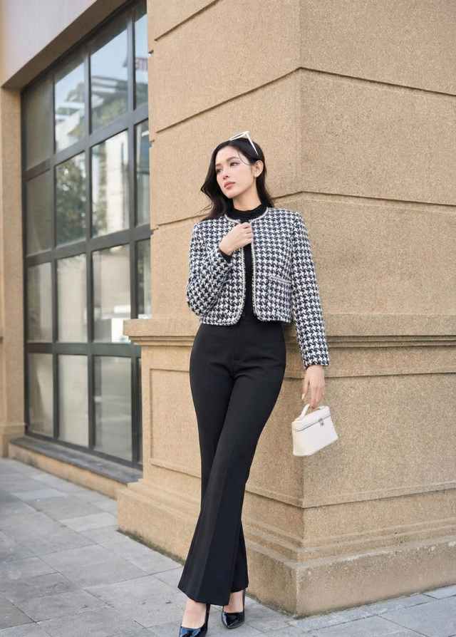 Chân dài miên man nhờ những chiếc quần ống loe cá tính  - Ảnh 2.