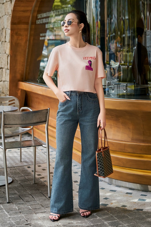 Chân dài miên man nhờ những chiếc quần ống loe cá tính  - Ảnh 6.