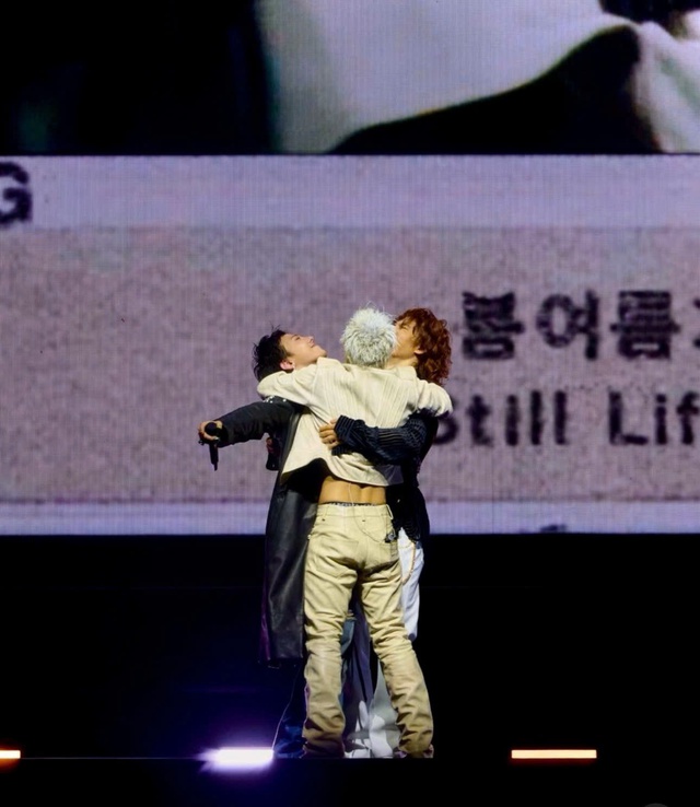 G-Dragon l&agrave;m rơi chiếc nhẫn 211 tỉ đồng tr&ecirc;n s&acirc;n khấu Coachella 2026? - Ảnh 4.