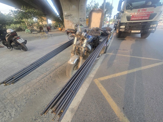 'Máy chém di động' từ xe ba gác chở hàng cồng kềnh khiến người TP.HCM lo sợ- Ảnh 5.