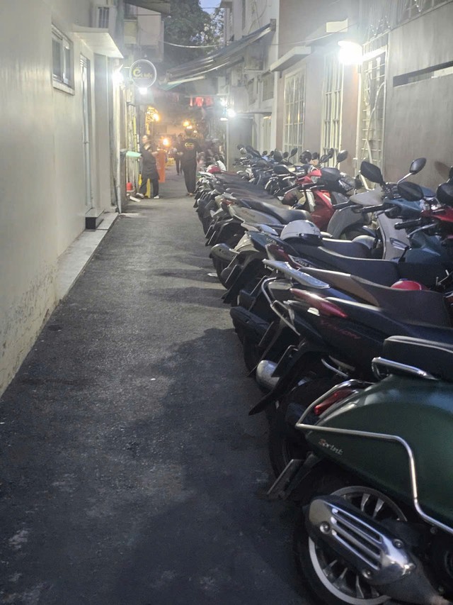 Bu&ocirc;n b&aacute;n lấn chiếm hẻm- Ảnh 2.