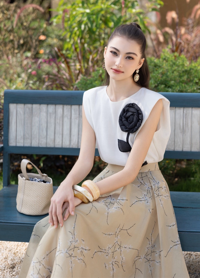 Chân váy midi họa tiết cổ điển - Ảnh 2.