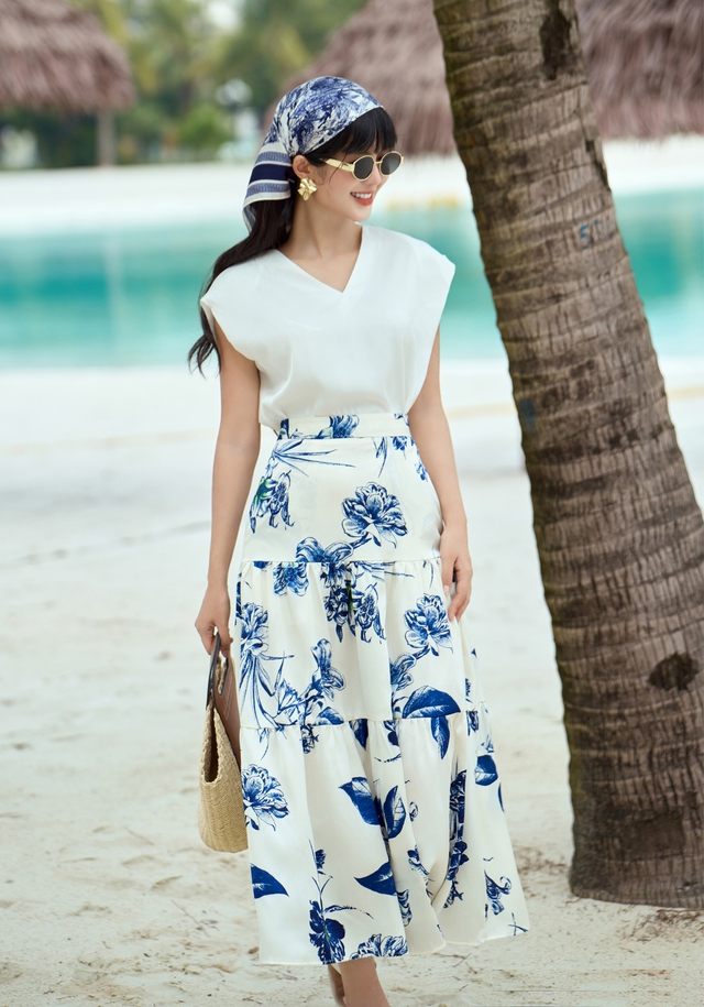 Chân váy midi họa tiết cổ điển - Ảnh 4.