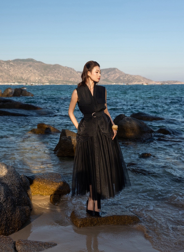 Nâng tầm phong cách cùng bản phối chân váy xòe - Ảnh 4.