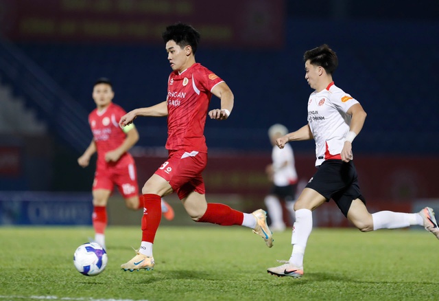 Đ&igrave;nh Bắc chạy đ&agrave; ho&agrave;n hảo cho kỳ AFF Cup đầu ti&ecirc;n c&ugrave;ng đội tuyển Việt Nam - Ảnh 2.