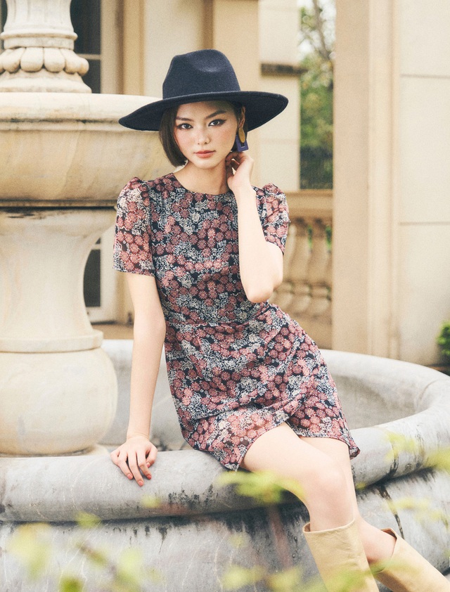 Váy hoa nhí tay phồng, kiểu váy họa tiết đẹp nhất mùa- Ảnh 3.