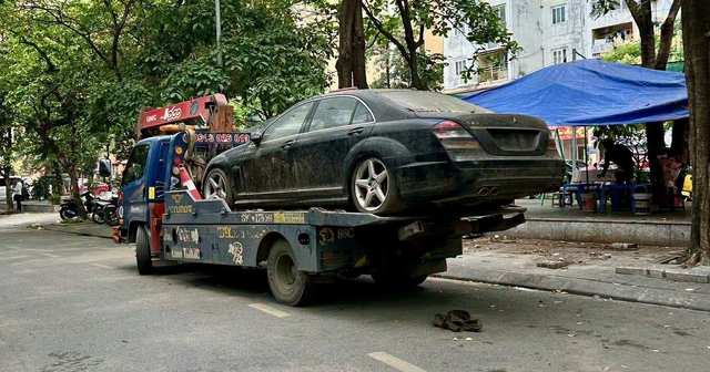 Mercedes S63 bị bỏ quên 10 năm trên vỉa hè Hà Nội- Ảnh 2.
