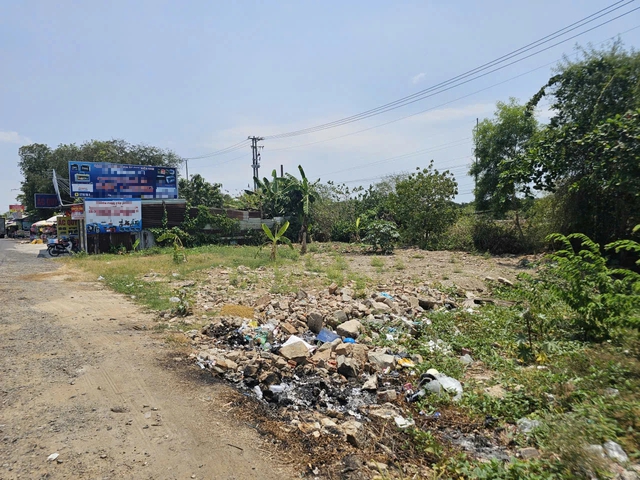 TP.HCM: Chiếm đất c&ocirc;ng, x&acirc;y nh&agrave; tr&aacute;i ph&eacute;p tr&agrave;n lan hơn 35 năm vẫn chưa xử l&yacute; - Ảnh 2.