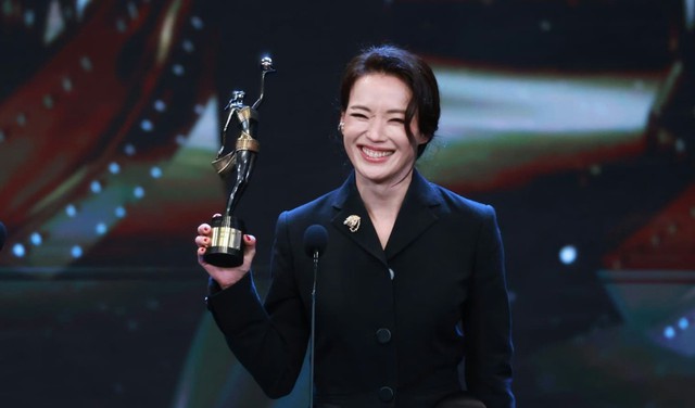 Thư Kỳ thắng giải đạo diễn mới, Lương Gia Huy l&ecirc;n ng&ocirc;i Ảnh đế Kim Tượng 2026- Ảnh 1.