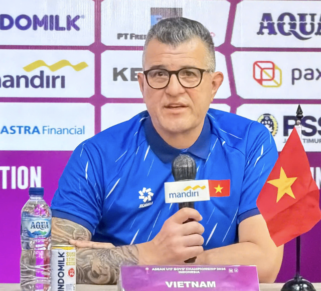 HLV U.17 Việt Nam sốc v&igrave; đội Indonesia &lsquo;dựng xe bu&yacute;t&rsquo;, tuy&ecirc;n bố bất ngờ về b&aacute;n kết đấu &Uacute;c- Ảnh 1.