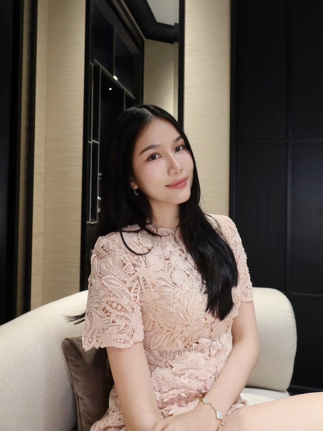 Váy ren và vẻ đẹp ‘nàng thơ’ đang chiếm sóng mùa hè - Ảnh 11.