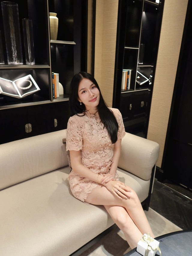 Váy ren và vẻ đẹp ‘nàng thơ’ đang chiếm sóng mùa hè - Ảnh 10.