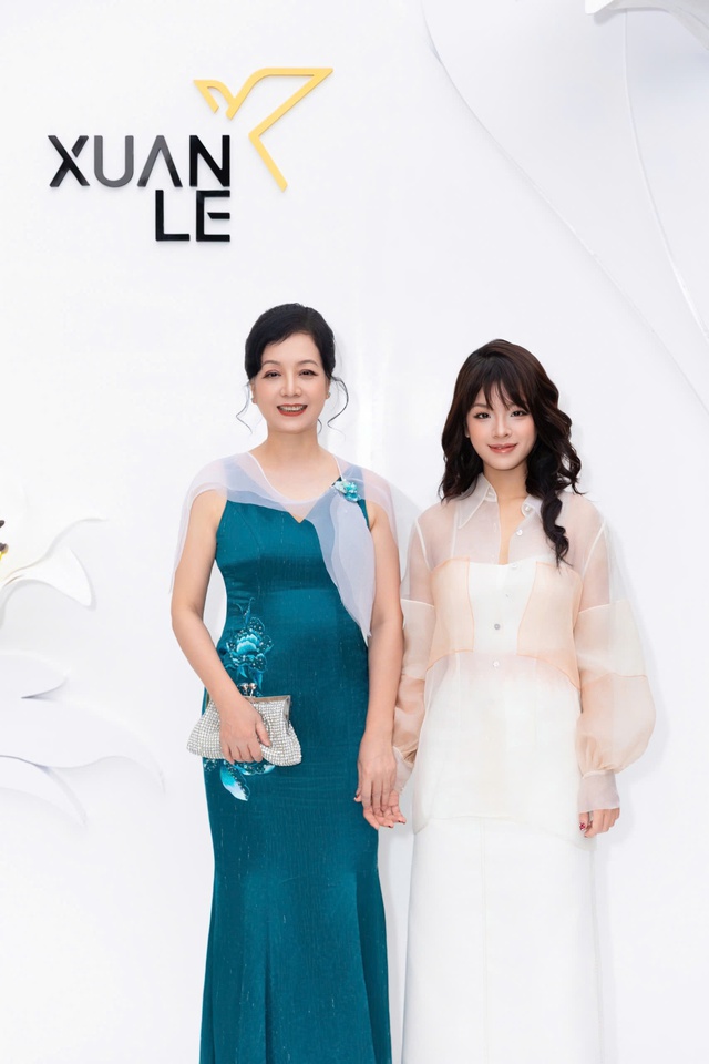 Vợ chồng Bảo Thanh s&aacute;nh đ&ocirc;i, thu h&uacute;t ch&uacute; &yacute; tại sự kiện thời trang - Ảnh 4.