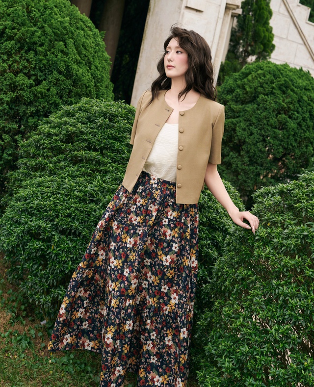 Chân váy midi họa tiết cổ điển - Ảnh 8.