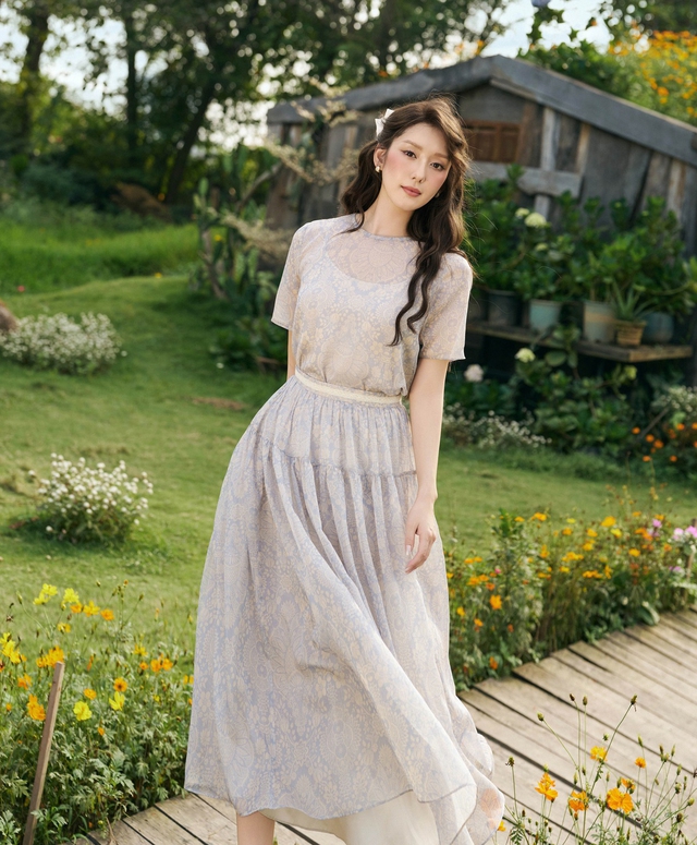 Chân váy midi họa tiết cổ điển - Ảnh 6.