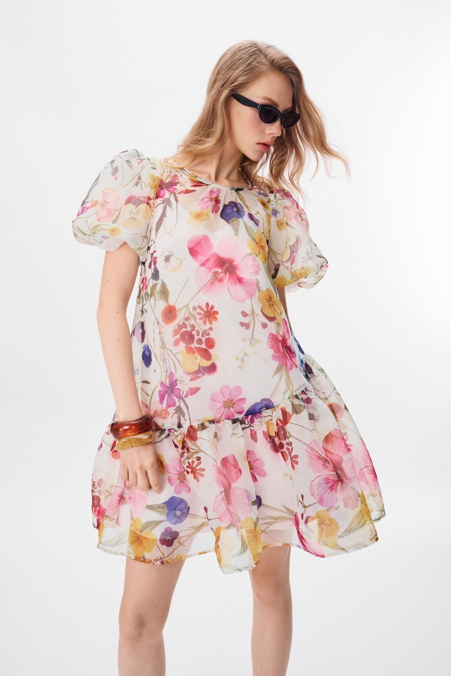 Sở hữu vẻ ngoài thanh thoát, nữ tính với đầm suông- Ảnh 8.