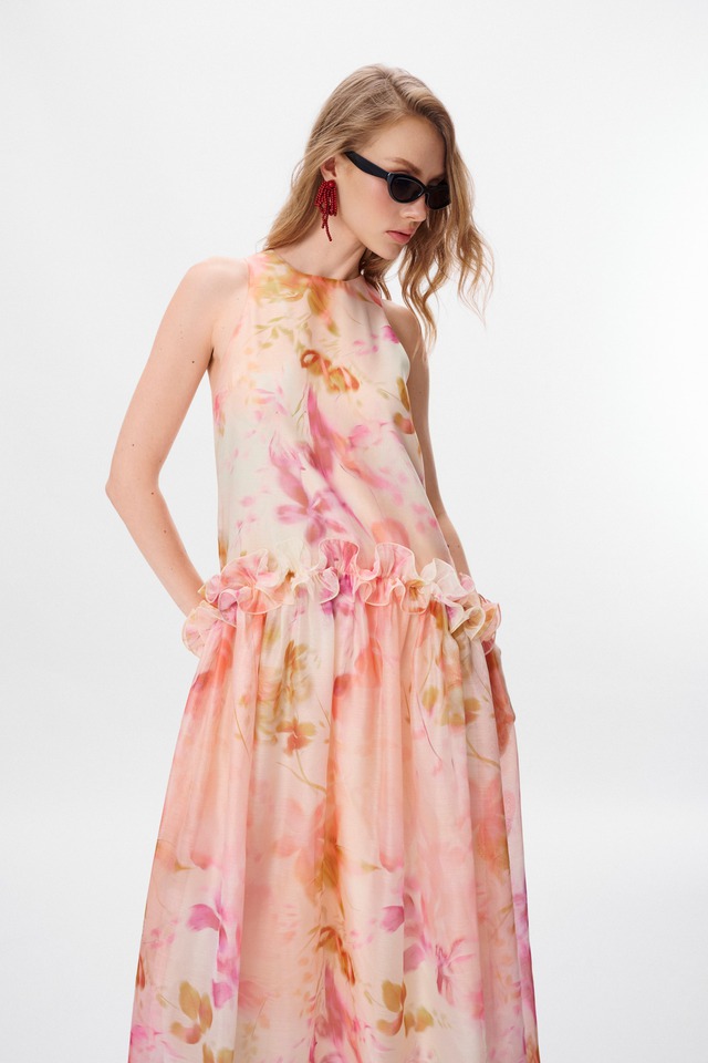 Sở hữu vẻ ngoài thanh thoát, nữ tính với đầm suông- Ảnh 3.