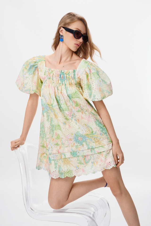 Sở hữu vẻ ngoài thanh thoát, nữ tính với đầm suông- Ảnh 1.