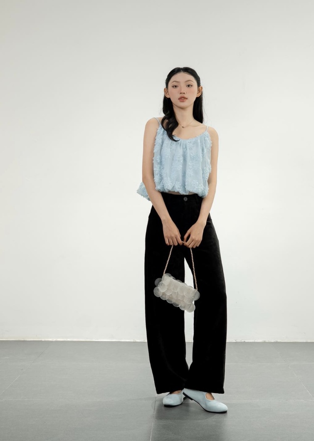 Bản phối sắc xanh dịu dàng sánh đôi cùng đen cá tính - Ảnh 2.