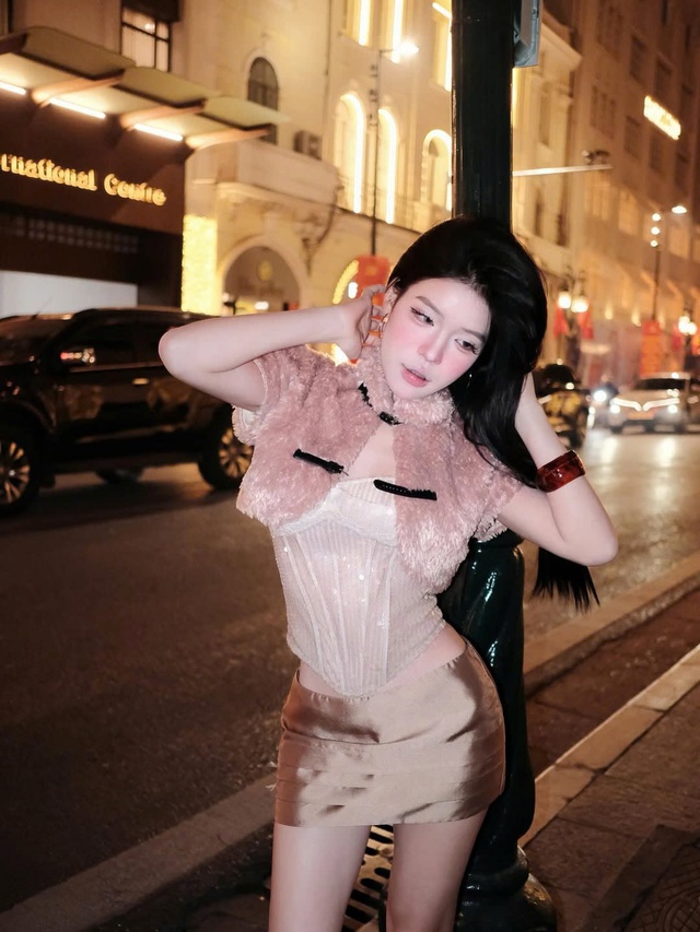 Sáng tạo diện mạo mới mỗi ngày cùng chân váy trơn không lỗi mốt - Ảnh 5.