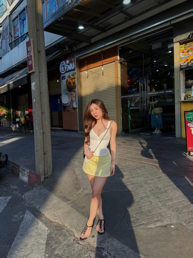Sáng tạo diện mạo mới mỗi ngày cùng chân váy trơn không lỗi mốt - Ảnh 7.
