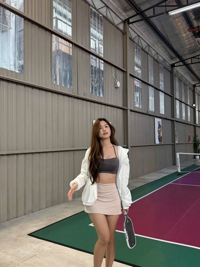 Sáng tạo diện mạo mới mỗi ngày cùng chân váy trơn không lỗi mốt - Ảnh 8.