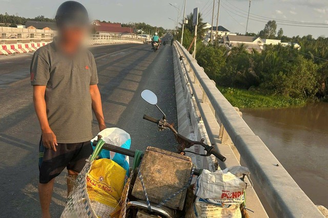  Xử lý người vứt mảnh chai, kính vỡ xuống sông Chàng Ré- Ảnh 1.