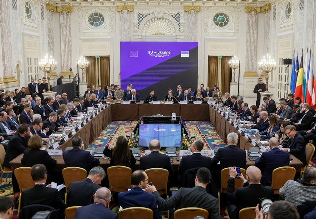  Nga áp sát 'vành đai pháo đài' Donbass - Ảnh 3.